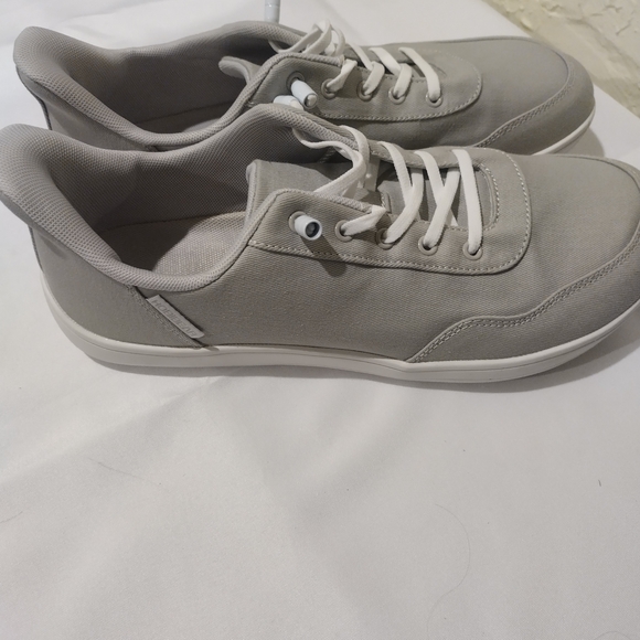 Men's Classic Gray Sneakers - Picture 2 of 6
